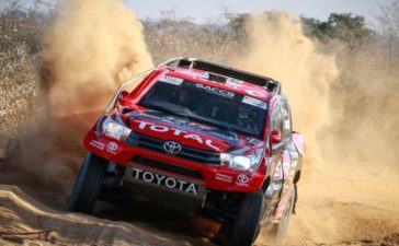 Botswana desert racing draws tourist